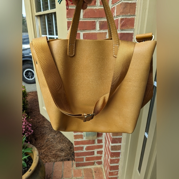 Portland Lather, medium crossbody tote - Picture 3 of 15